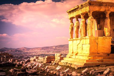 Akropol Erechtheion tapınağında caryatids ile taş sundurma