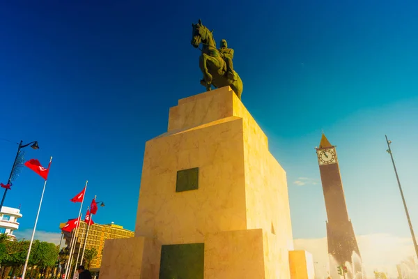 Statue of Bourguiba in the centre of Tunis city. — Stock Photo, Image