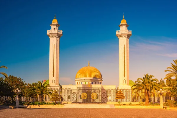 Mausoleum von Habib Bourgiba, dem ersten Präsidenten der Republik Tunesien. Monastir — Stockfoto