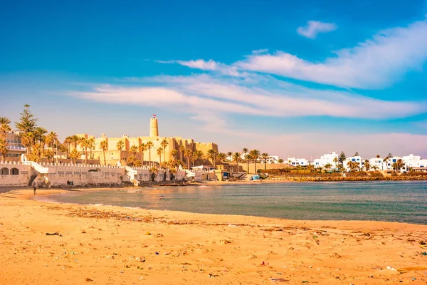 Монастир в Тунісі є місто та популярністю у туристів на Середземному морі. — стокове фото