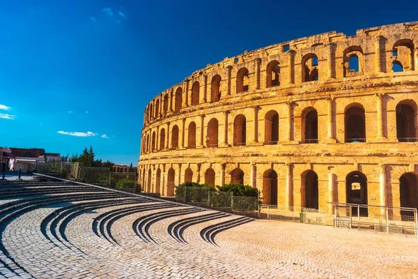 L'amphithéâtre romain de Thysdrus à El Djem ou El-Jem, une ville dans le gouvernorat de Mahdia en Tunisie . — Photo