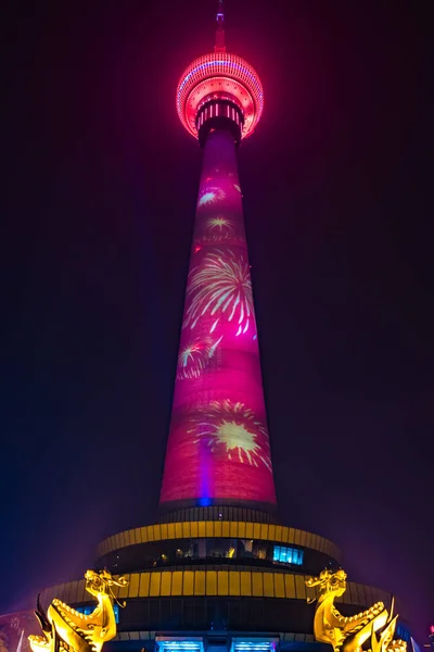 La Torre Central de Radio y Televisión por la noche — Foto de Stock