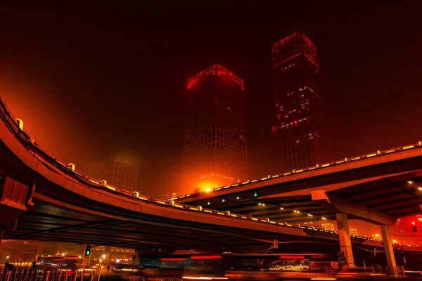 Edificios de gran altura y viaductos en el distrito financiero de la ciudad de Beijing, China . —  Fotos de Stock