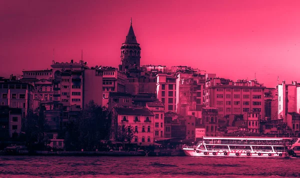 Cidade de Istambul na Turquia com a Torre Galata, marco da cidade do século XIV — Fotografia de Stock