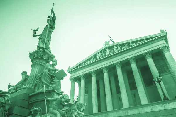 Edifício do parlamento austríaco com estátua Athena — Fotografia de Stock