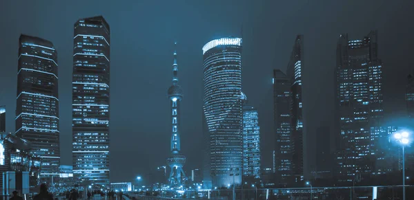 Shanghai bund Skyline in de nachtlicht — Stockfoto