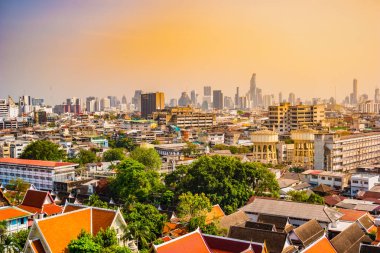 Bangkok Manastırı ve modern ofis binaları havadan görünümü