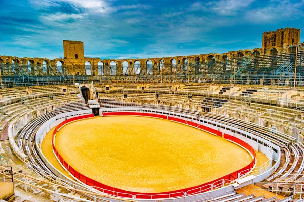 Anfiteatro romano y de arena en Arles, Francia — Foto de Stock