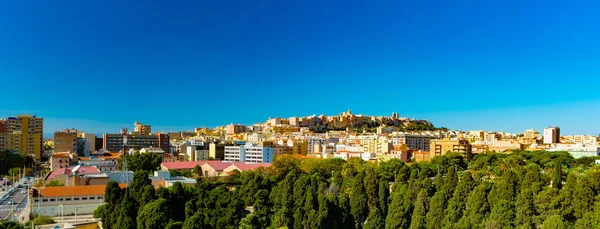 Cagliari bei Sonnenuntergang, Hauptstadt der Region Sardinien, Italien. — Stockfoto