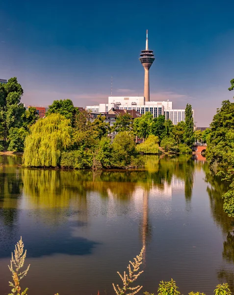 Parque Kaiserteich en Düsseldorf, Alemania — Foto de Stock