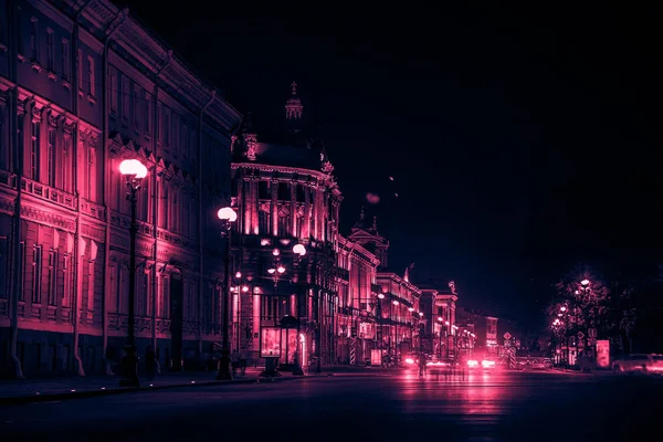 Bela vista noturna de Nevsky Prospect e Catedral de Isaac ne — Fotografia de Stock