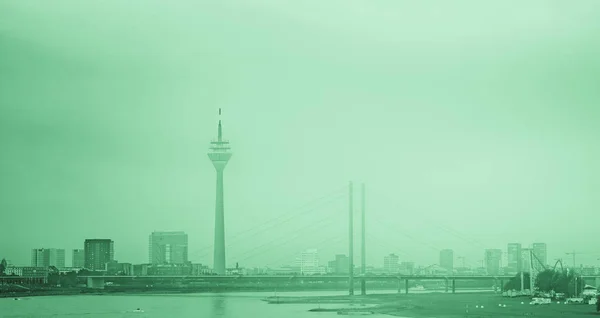 Blick auf den Medienhafen am Rhein in Düsseldorf. — Stockfoto