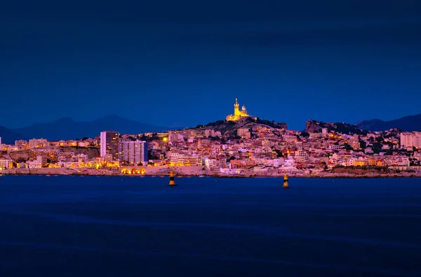 Panorama de Marsella desde el archipiélago de Friúl. Marsella, Provenza-Alpes-Costa Azul, Francia . — Foto de Stock