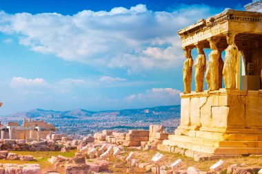 Akropol Erechtheion tapınağında caryatids ile taş sundurma