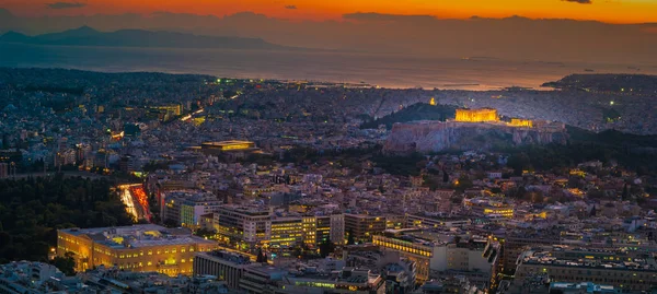 Athener Skyline Sonnenuntergang vom Lykavitos-Berg mit Akropolis, Griechenland. — Stockfoto