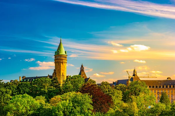 Weergave van Spuerkees, staat spaarbank hoofdkwartier in Luxemburg — Stockfoto