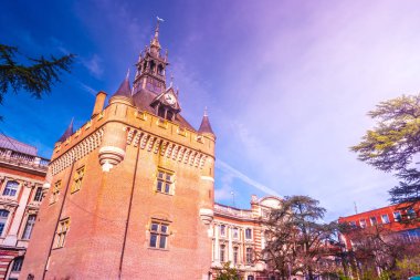 Capitole Donjon ya da Toulouse Capitole Meydanı 'ndaki Ortaçağ Zindan Kulesi.