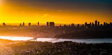 15 Temmuz şehit Köprüsü, Boğaziçi Köprüsü, gün batımı Istanbul, Türkiye'de Çamlıca Tepesi'nden