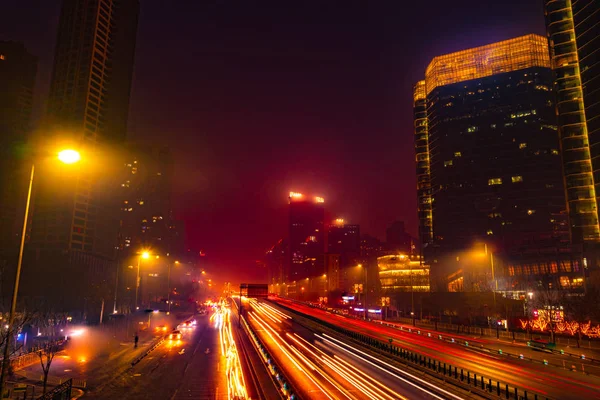 Bâtiments de grande hauteur et viaducs dans le quartier financier de la ville de Pékin, Chine . — Photo