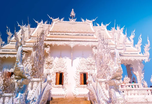 Wat Rong Khun, em Chiang Rai, Tailândia . — Fotografia de Stock