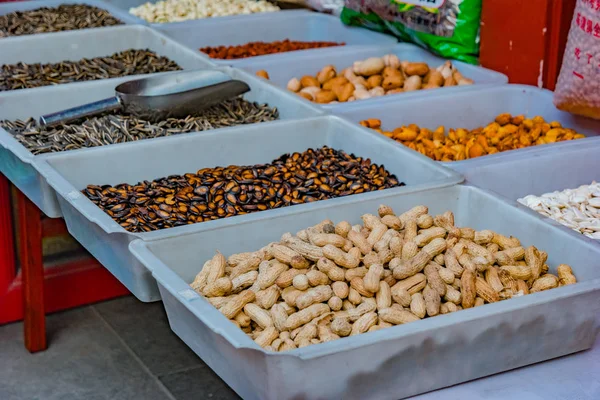 Fıstık, karpuz, çok besleyici bir deli olduğunu.