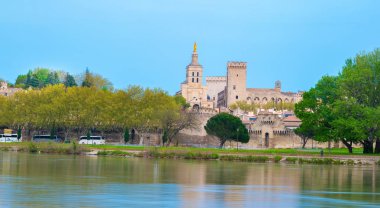 Papalar Sarayı ve Rhone nehri Avignon akşam, Fransa