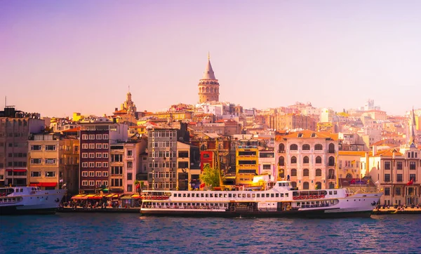 Istanbul cityscape in Turkey with Galata Tower, 14th-century city landmark — Stock Photo, Image