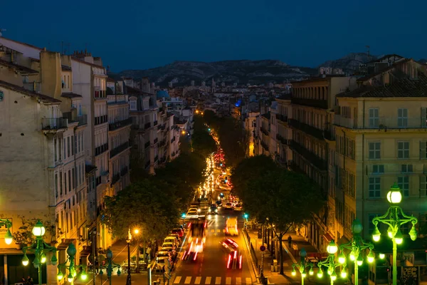 Boulevard d'Ath nes avenue à partir de Escalier Gare Saint-Charles, près de la gare de Marseille — Photo