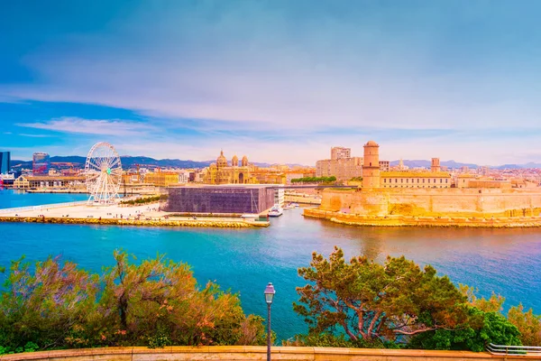 Luchtfoto panoramisch zicht op de oude haven van Marseille. Marseille, Provence, Frankrijk. Vakantie in Frankrijk. — Stockfoto