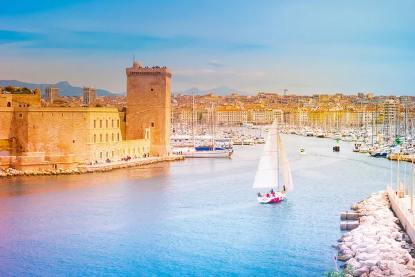 Luchtfoto panoramisch zicht op de oude haven van Marseille. Marseille, Provence, Frankrijk. Vakantie in Frankrijk. — Stockfoto