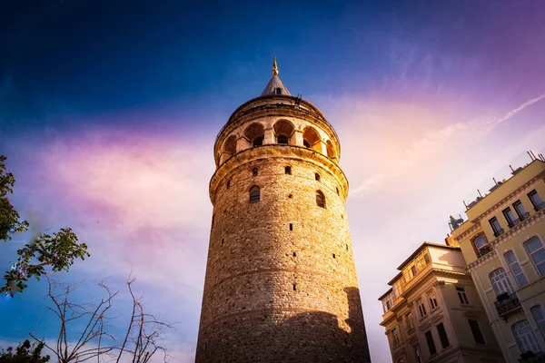 Galata Kulesi ve eski şehir Istanbul 'un, Türkiye'de sokak