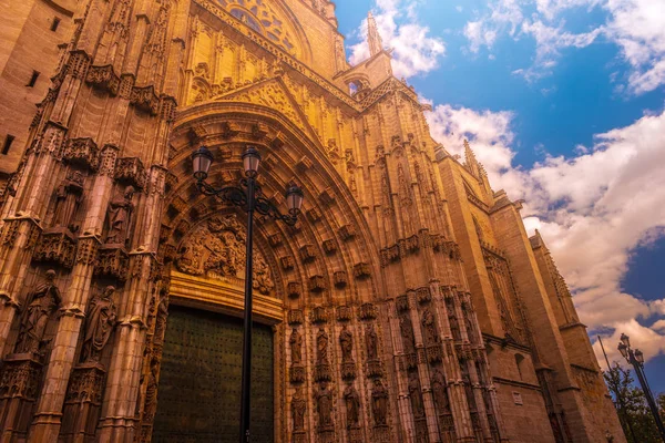 Портал собору Севільї, Андалусия, Іспанія — стокове фото