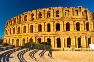 Suçlu El Djem veya El-Jem, Tunus Mahdia Valiliği ın Roman amphitheater.
