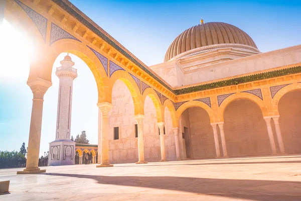 Mausoleum von Habib Bourgiba, dem ersten Präsidenten der Republik Tunesien. Monastir — Stockfoto