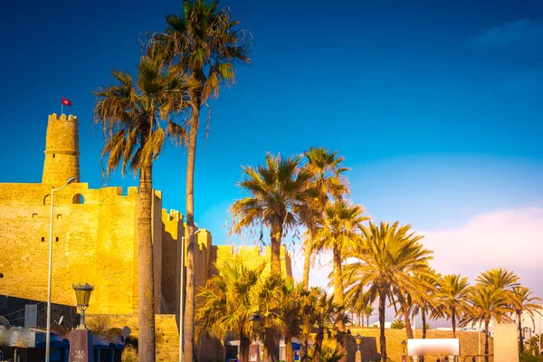 Ribat Monastir Tunéziában, Afrikában a nyári napon a város Monastir. Tunézia — Stock Fotó
