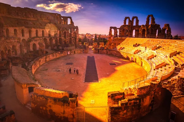 The Roman amphitheater of Thysdrus in El Djem or El-Jem, a town in Mahdia governorate of Tunisia. — Stock Photo, Image
