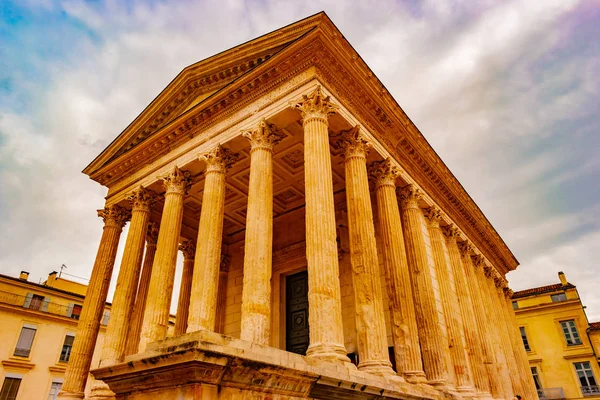 Antigua Maison Carree en Nimes. Nimes, Francia . —  Fotos de Stock