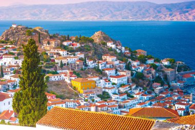Panoramik şehrin bağlantı noktası Hydra, Hydra Adası, Attica, Yunanistan.