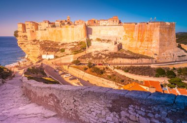 Bonifacio Eski Şehir üzerinde gün batımı, Korsika Adası, Fransa