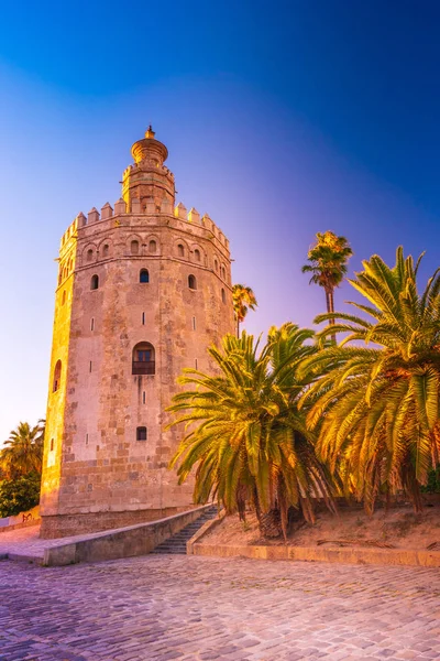 Torre del Oro, που σημαίνει χρυσός πύργος, Σεβίλλη, Ισπανία είναι ένας πύργος Albarrana — Φωτογραφία Αρχείου