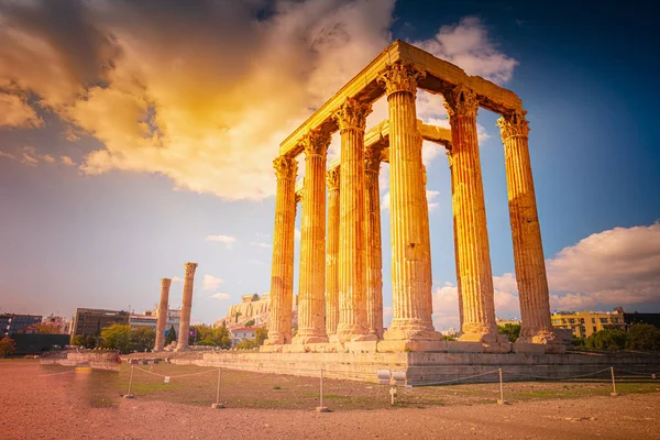 Il Tempio di Zeus Olimpico o l'Olimpiade di Atene . — Foto Stock