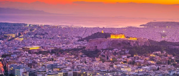 Athener Skyline Sonnenuntergang vom Lykavitos-Berg mit Akropolis, Griechenland. — Stockfoto