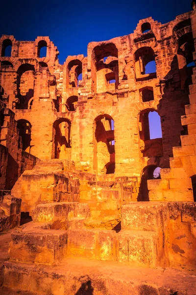 L'anfiteatro romano di Thysdrus a El Djem o El-Jem, una città nel governatorato di Mahdia in Tunisia . — Foto Stock