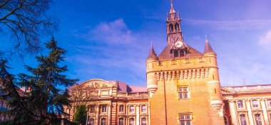 Capitole Donjon ya da Toulouse Capitole Meydanı 'ndaki Ortaçağ Zindan Kulesi.