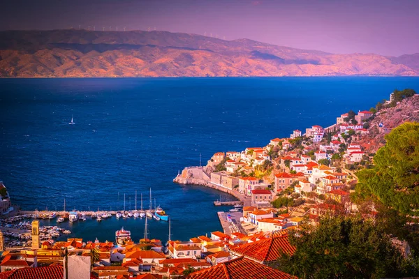 Panoramautsikt över stadens hamn i Hydra, Hydra island, Attica, Grekland. — Stockfoto