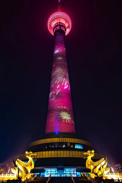 La tour centrale de la radio et de la télévision la nuit — Photo