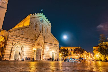 Gece Messina Katedrali, Sicilya.