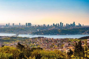 15 Temmuz şehit Köprüsü, Boğaziçi Köprüsü, gün batımı Istanbul, Türkiye'de Çamlıca Tepesi'nden