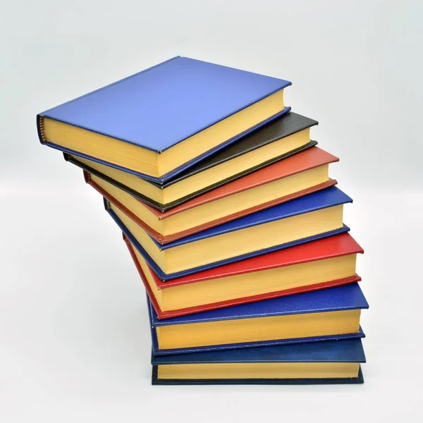 Pila Libros Forma Escalera Caracol — Fotografia de Stock