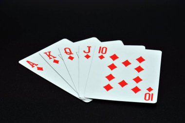 kazanan poker kartlarla oynuyor